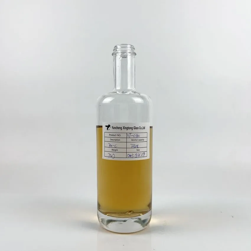 700 ml 750 g elegáns kerek lapos váll vastag aljú vodka whisky Brandy Gin üveg csavaros kupakkal